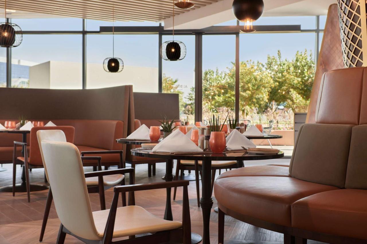 Radisson Blu Hotel Riyadh Convention And Exhibition Center エクステリア 写真 The restaurant