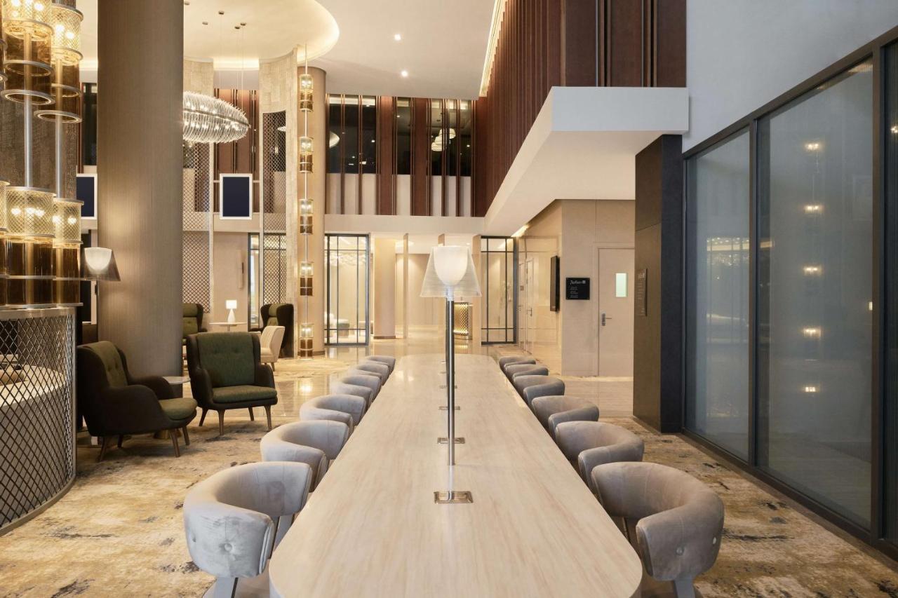 Radisson Blu Hotel Riyadh Convention And Exhibition Center エクステリア 写真 The lobby of the hotel