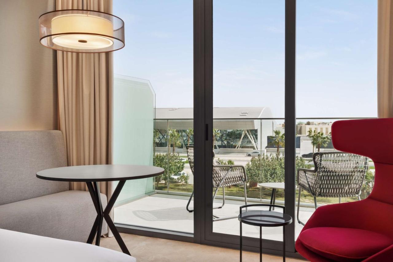 Radisson Blu Hotel Riyadh Convention And Exhibition Center エクステリア 写真 A room at the hotel
