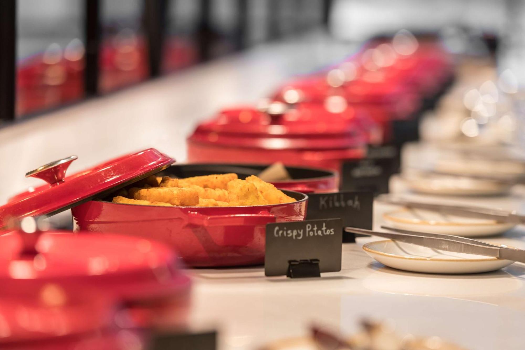 Radisson Blu Hotel Riyadh Convention And Exhibition Center エクステリア 写真 A Le Creuset cocotte