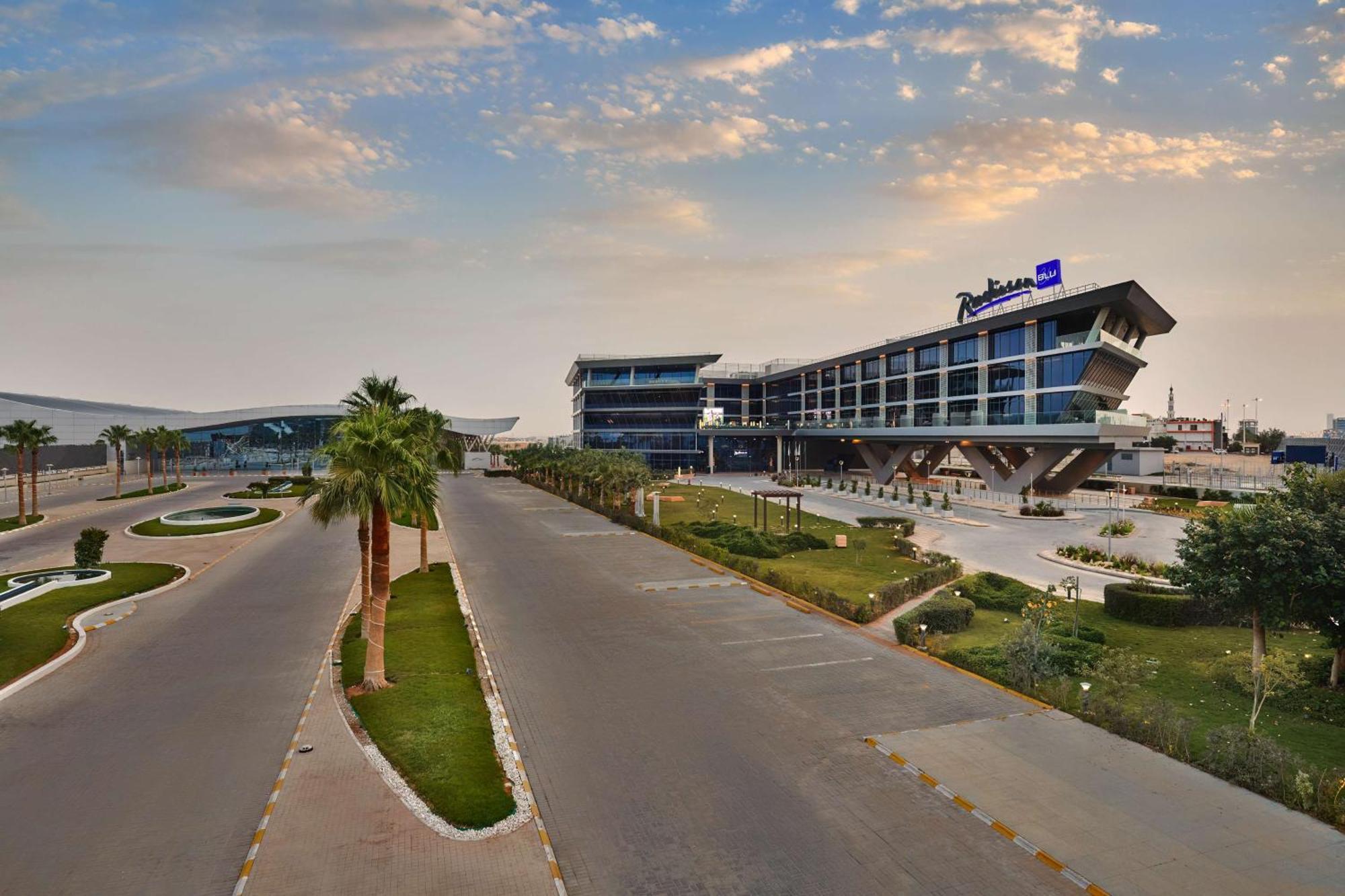 Radisson Blu Hotel Riyadh Convention And Exhibition Center エクステリア 写真 The terminal