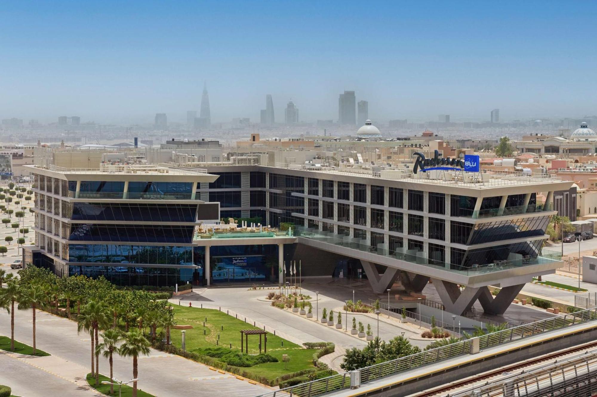 Radisson Blu Hotel Riyadh Convention And Exhibition Center エクステリア 写真 The American University in Cairo