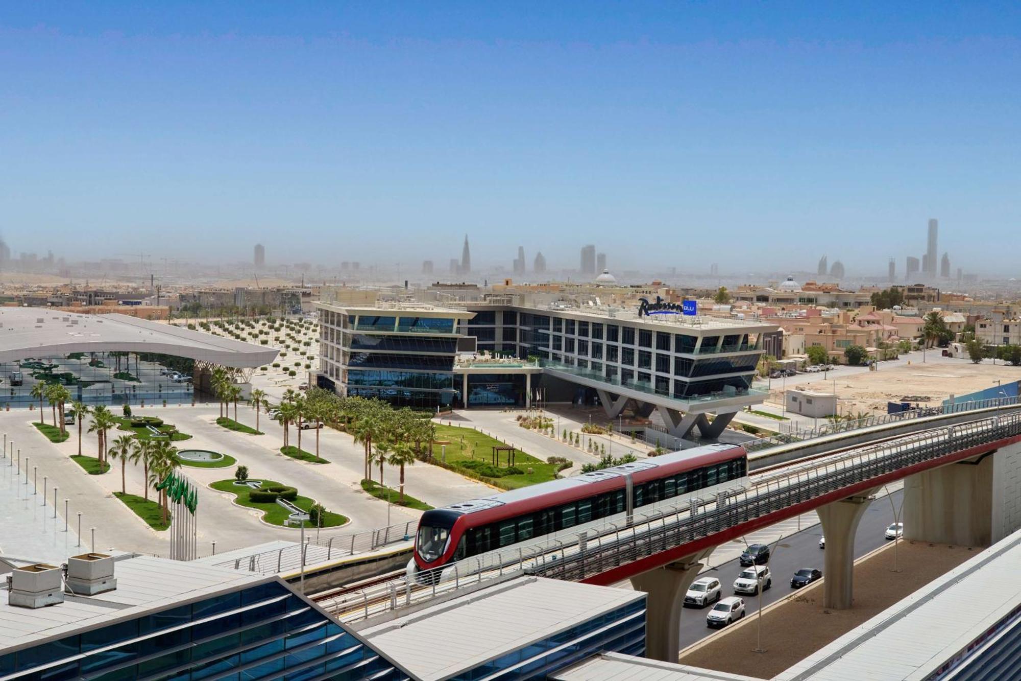 Radisson Blu Hotel Riyadh Convention And Exhibition Center エクステリア 写真 Al Suhail Metro Station