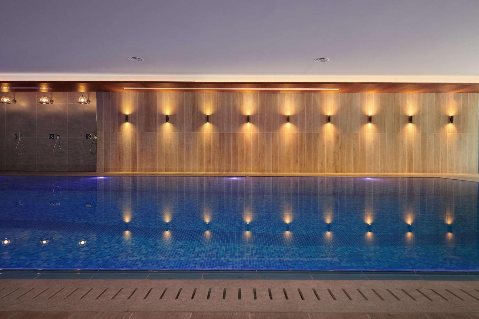 Radisson Blu Hotel Riyadh Convention And Exhibition Center エクステリア 写真 The swimming pool at The Dorchester