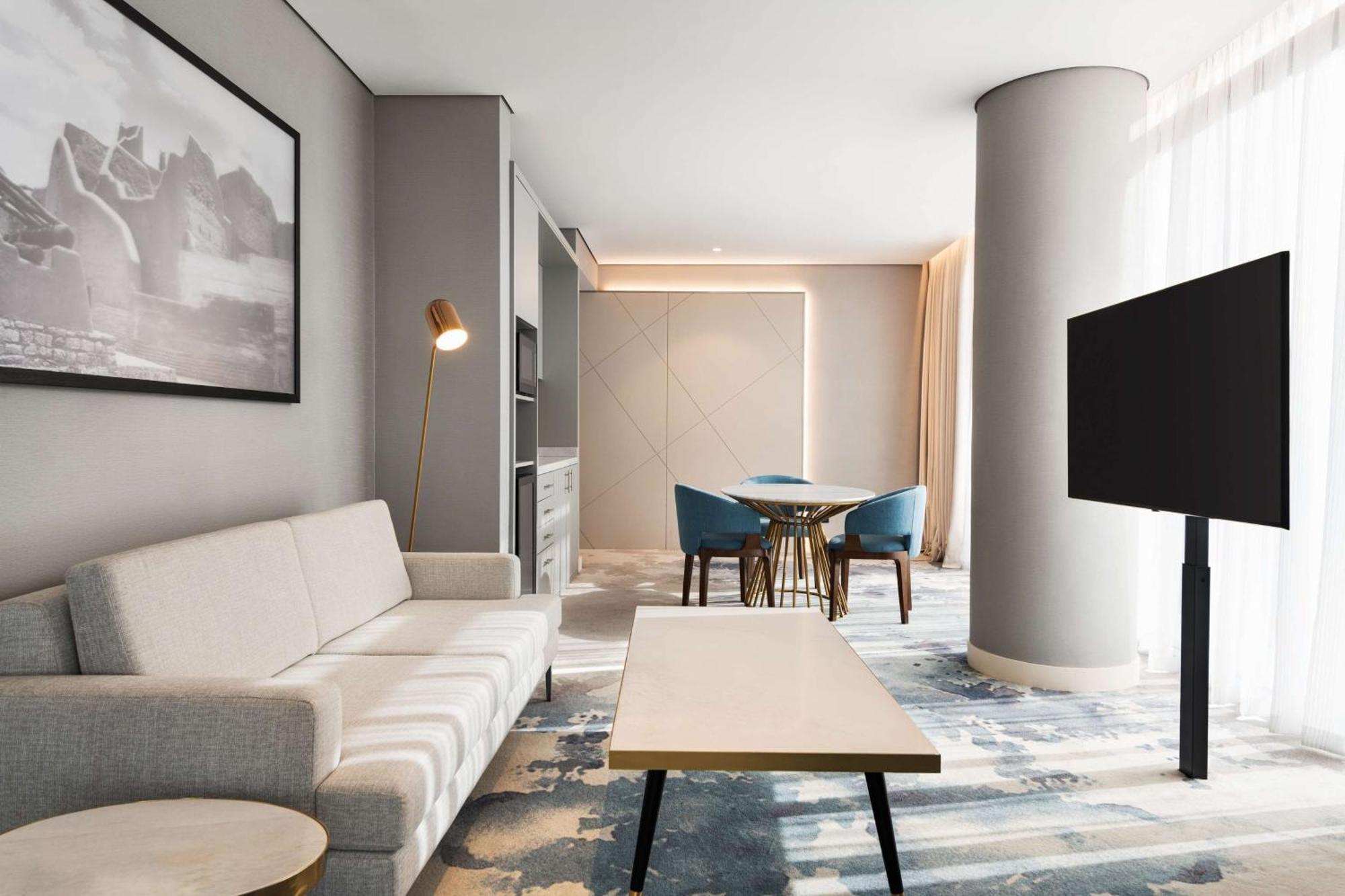 Radisson Blu Hotel Riyadh Convention And Exhibition Center エクステリア 写真 A suite at the hotel