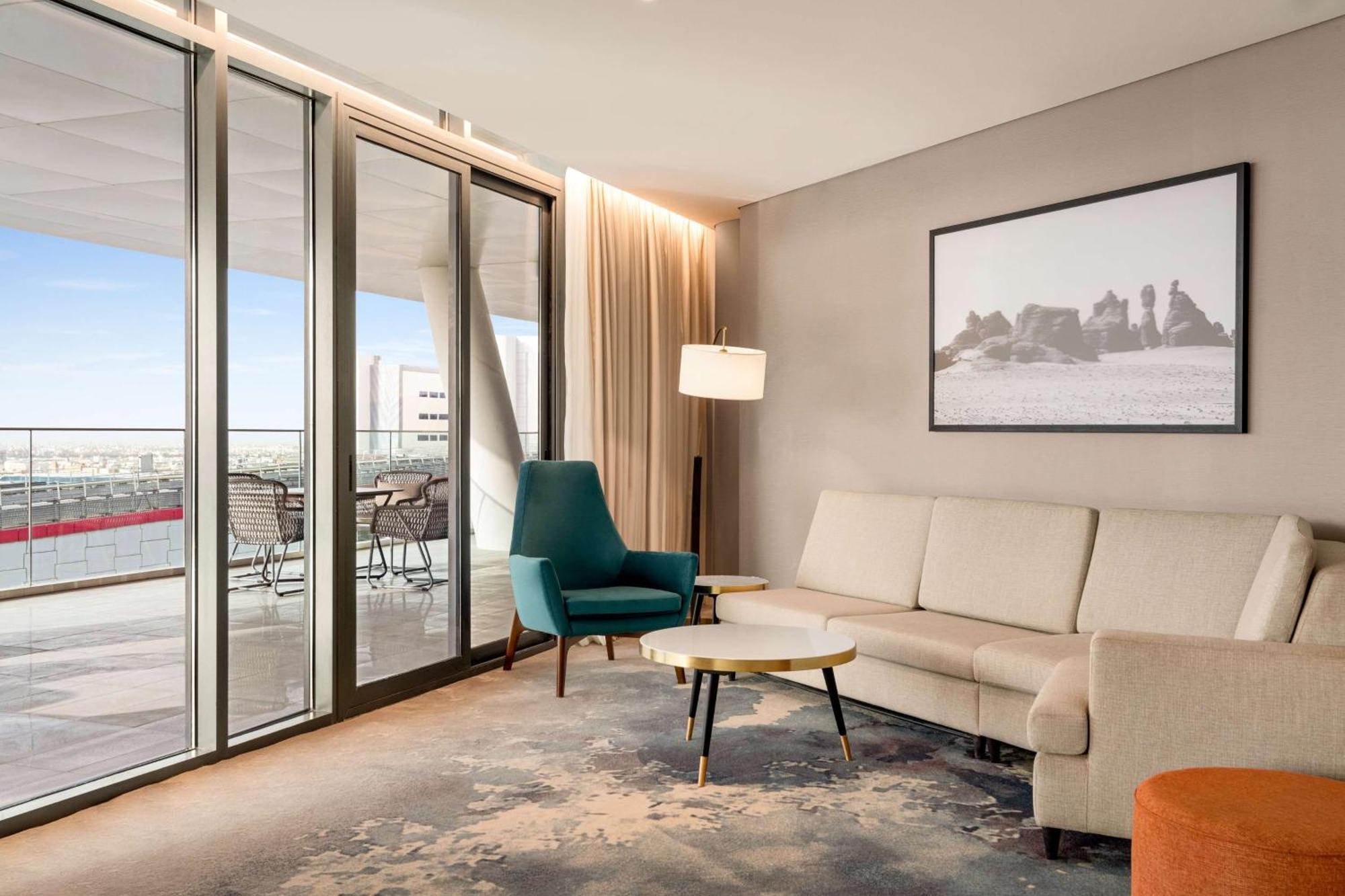 Radisson Blu Hotel Riyadh Convention And Exhibition Center エクステリア 写真 A suite at the hotel