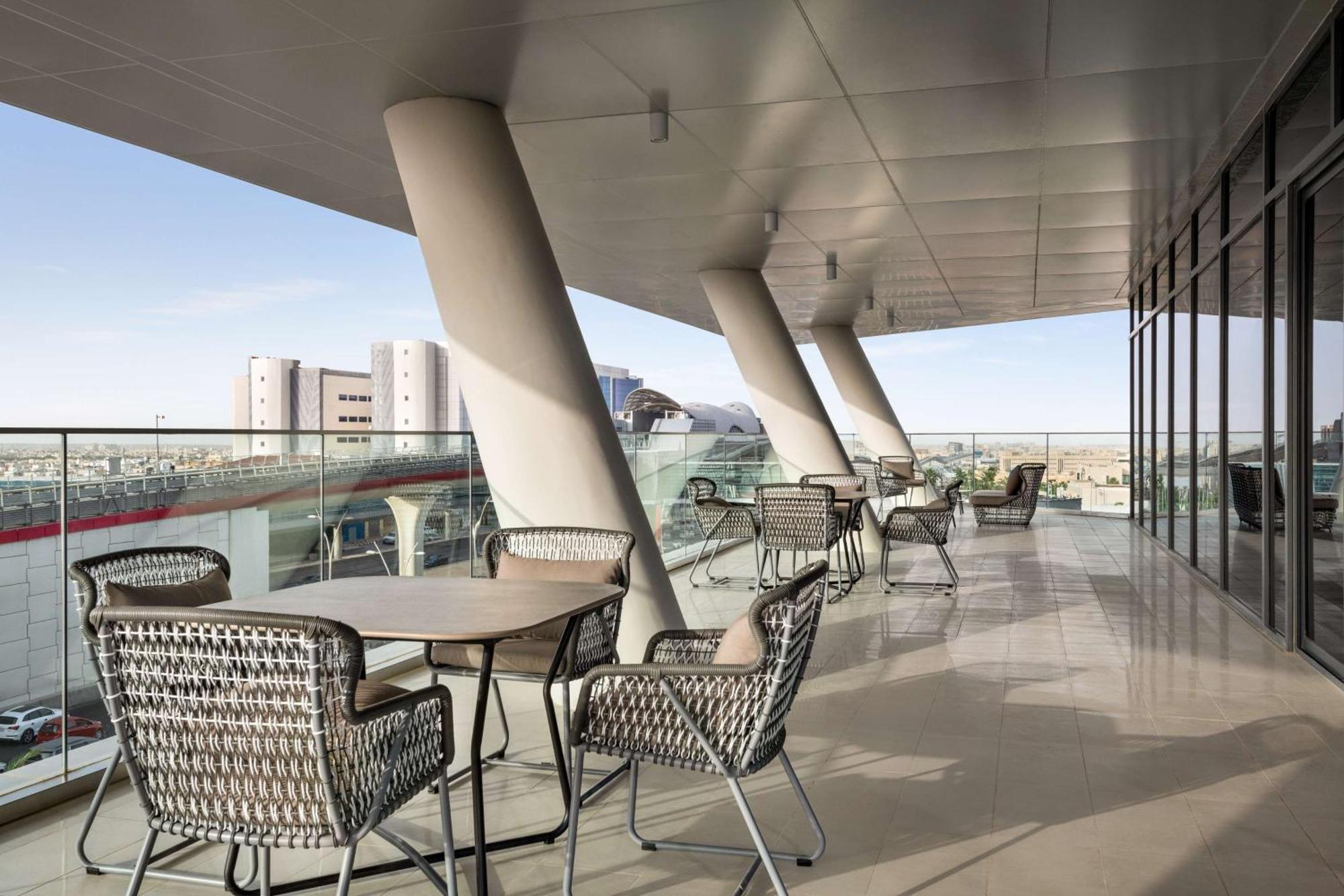 Radisson Blu Hotel Riyadh Convention And Exhibition Center エクステリア 写真 The Sky Bar