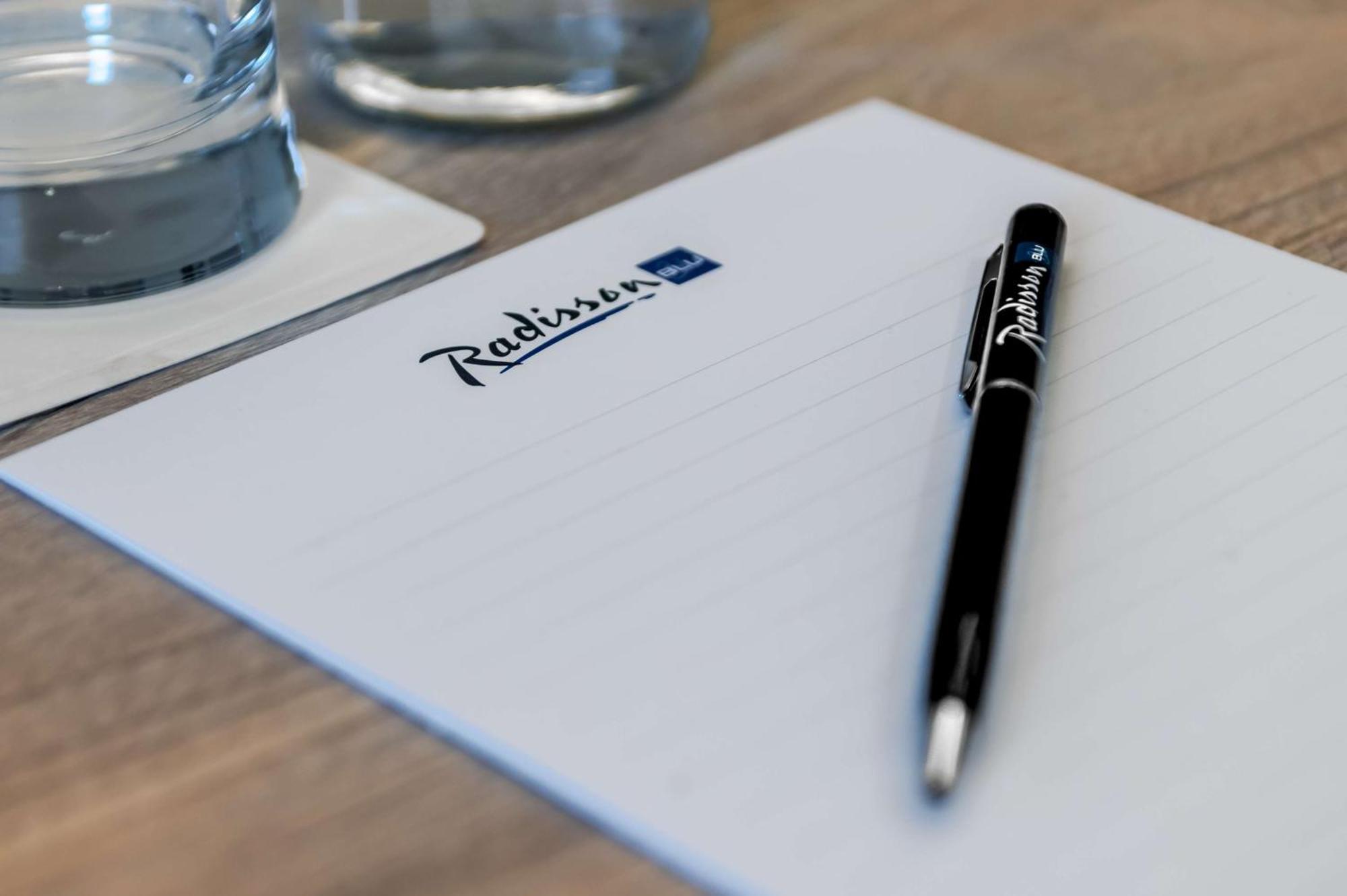 Radisson Blu Hotel Riyadh Convention And Exhibition Center エクステリア 写真 Radisson stationery