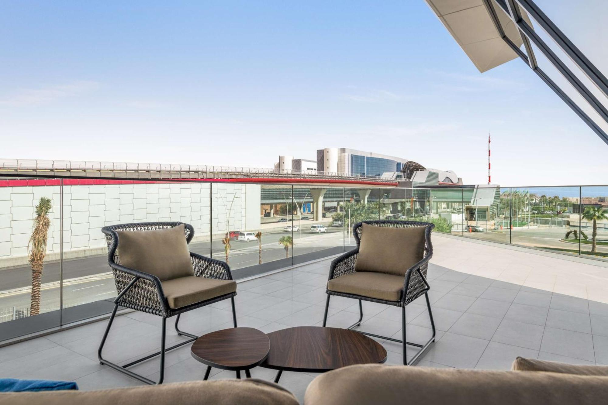 Radisson Blu Hotel Riyadh Convention And Exhibition Center エクステリア 写真 The Sky Bar