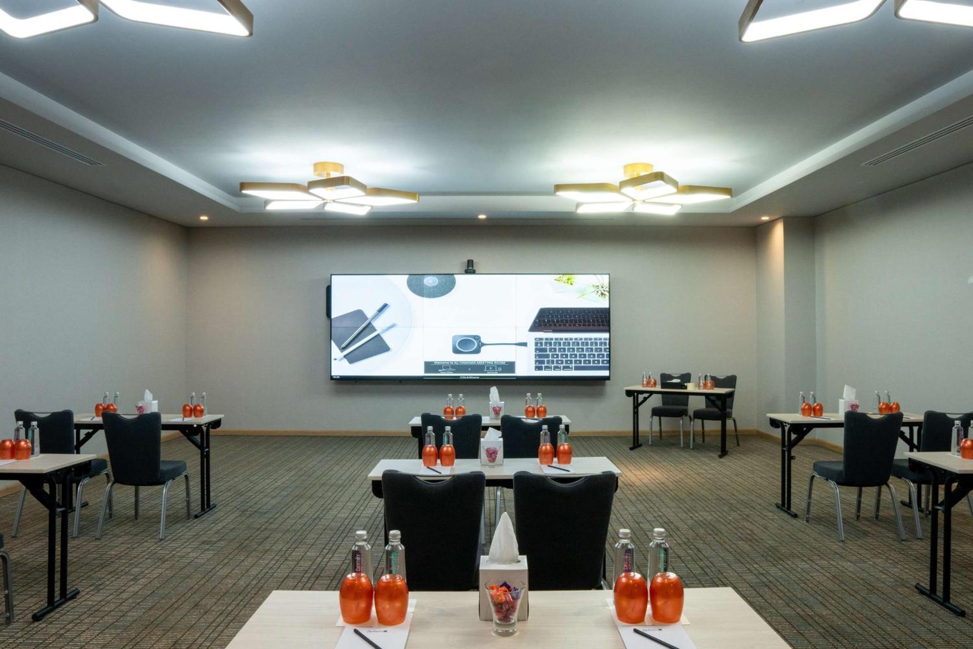 Radisson Blu Hotel Riyadh Convention And Exhibition Center エクステリア 写真 Meeting room at the hotel